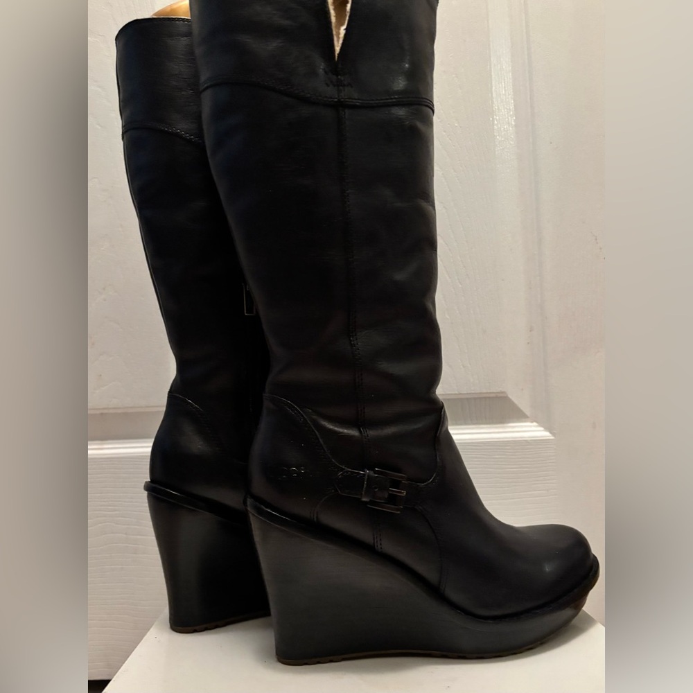 LIKE NEW UGG PLATFORM “BELOW THE KNEE” LEATHER & SHEEPSKIN BOOTS  SZ 8.5 - Picture 8 of 12
